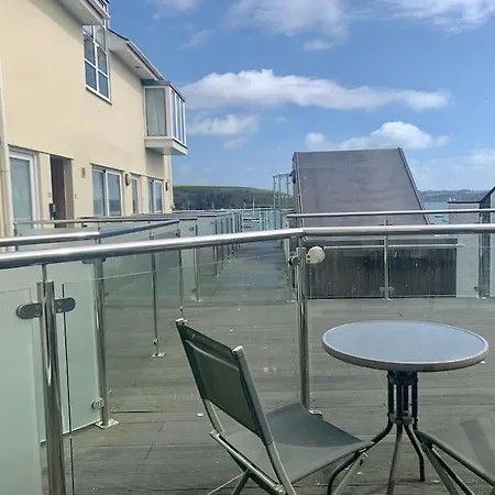 Waterside Apartment, Falmouth, Vi-spring King Bed, Gated Parking アパート ファルマス